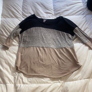 Quarter sleeve shirt, tri colored